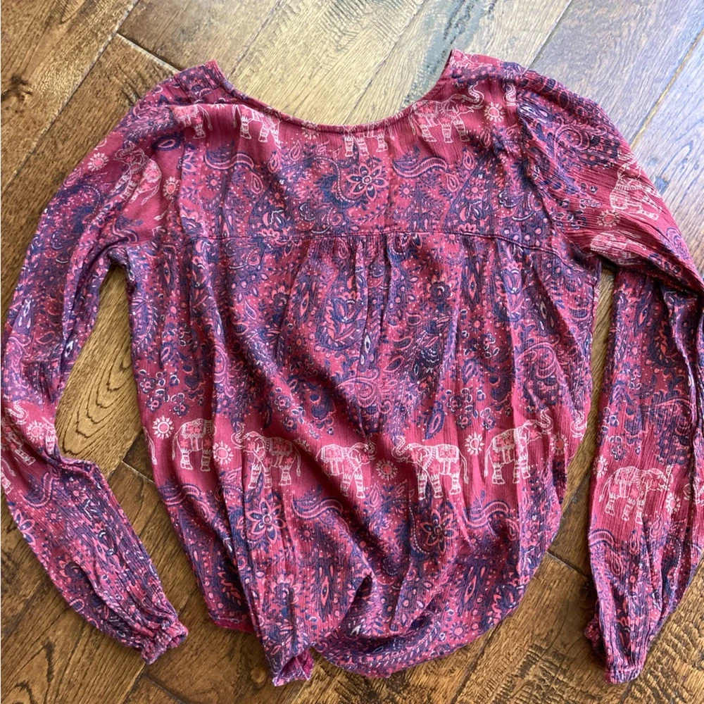 Hollister Boho Top; Women’s Small; Red + Blue Elephant print - Picture 4 of 6